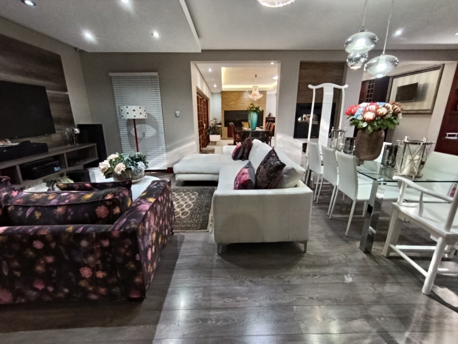 5 Bedroom Property for Sale in Heuwelsig Free State